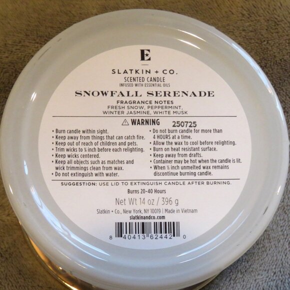 Slatikin & Co Elton John 14oz 3 Wick Candle Woodside Estate - Snowfall Serenade - Picture 3 of 14